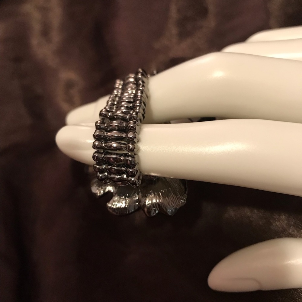 Gunmetal black flower ring one size - Picture 4 of 8